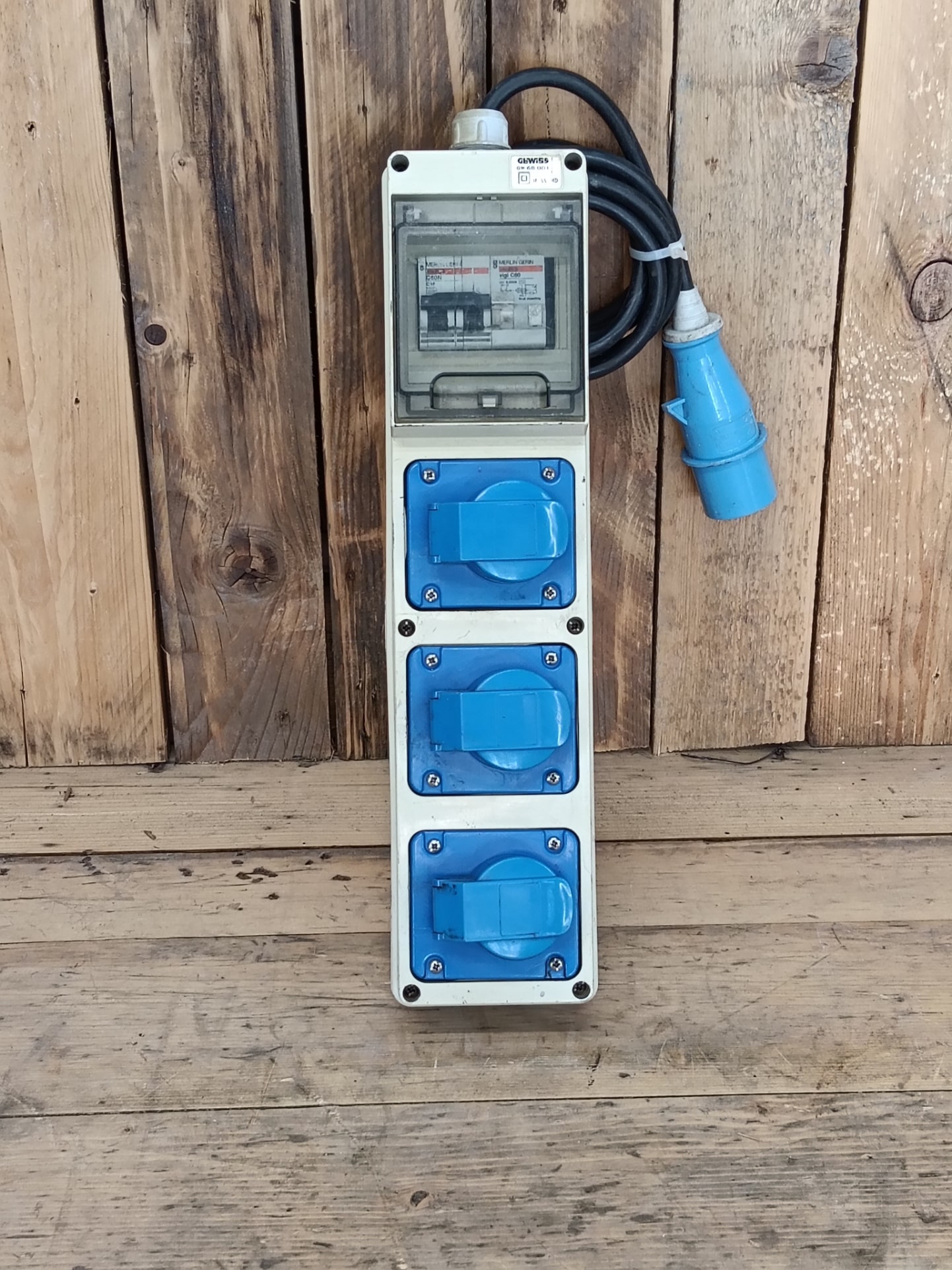 Quadro elettrico verticale Gewiss a 3 prese da 220 v