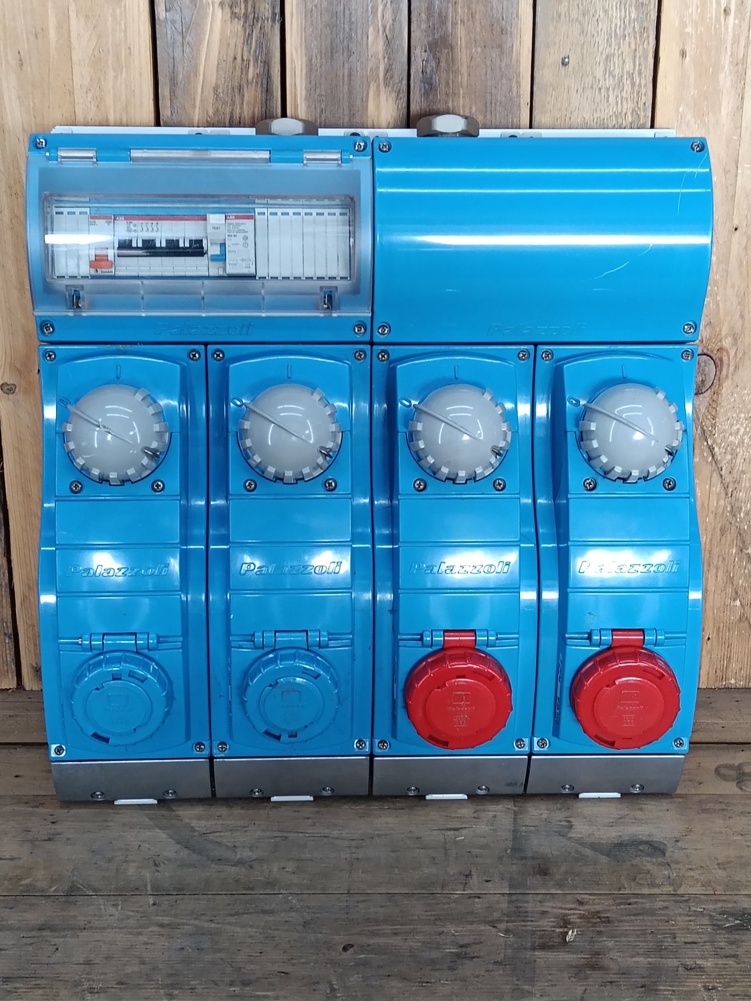 ESAURITO Quadro Palazzoli Ulysse 2 prese 220 V, 2 prese 380 V, + salvavita