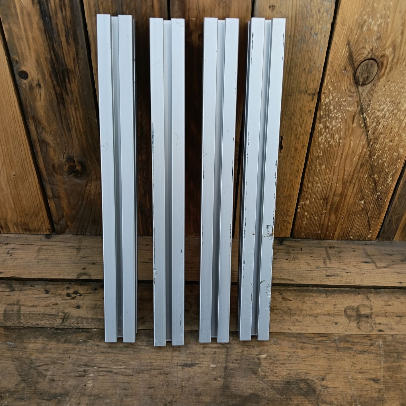 4 Profili in alluminio estruso lung mm 402, sez 40 x 40S tipo I.
