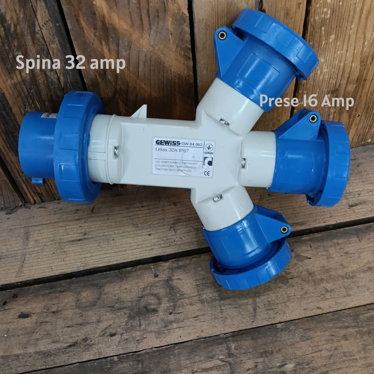 Tripla/Moltiplicatore Gewiss 220 V. 32 Amp.Cod GW 64062