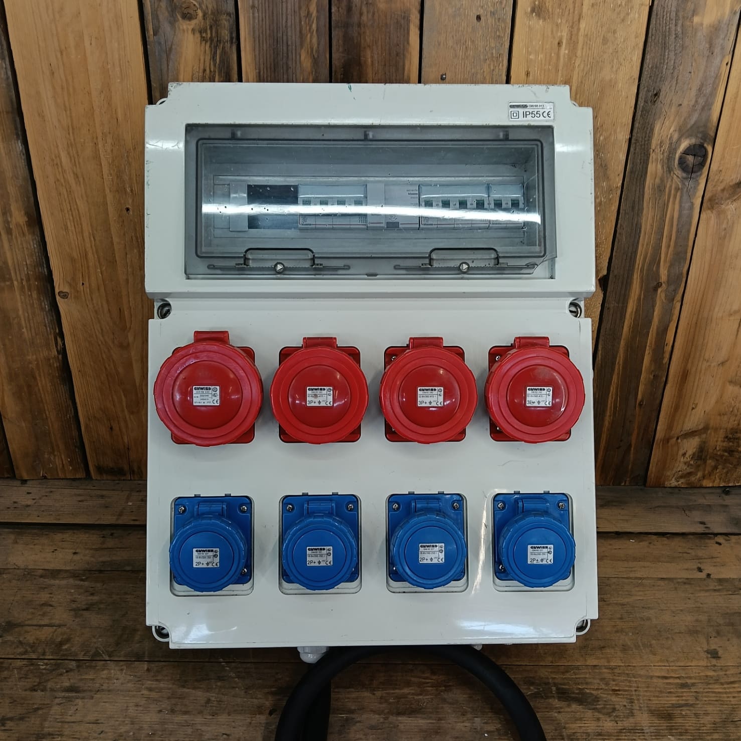 Esaurito.Quadro elettrico Gewiss x carichi gravosi. 4 prese 380 da 32 A ,4 prese 220