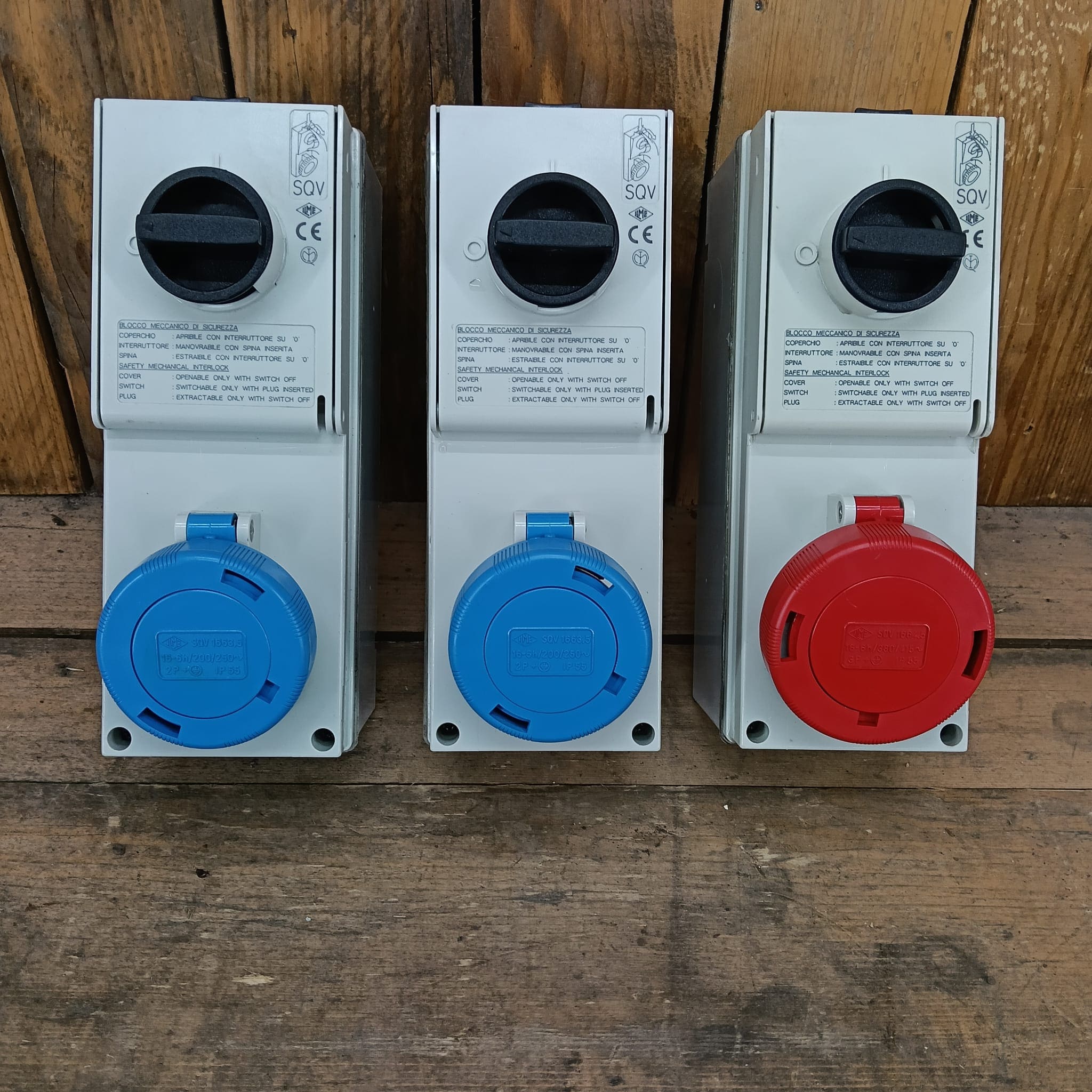 Prese interbloccate ILME serie SQV , 2 da 220 V. 1 da 380 V