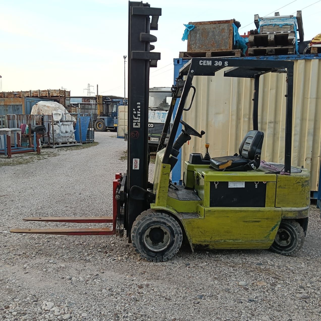 Carrello elevatore elettrico Clark da 30 ql